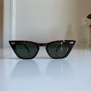 Cat eye sunglasses
